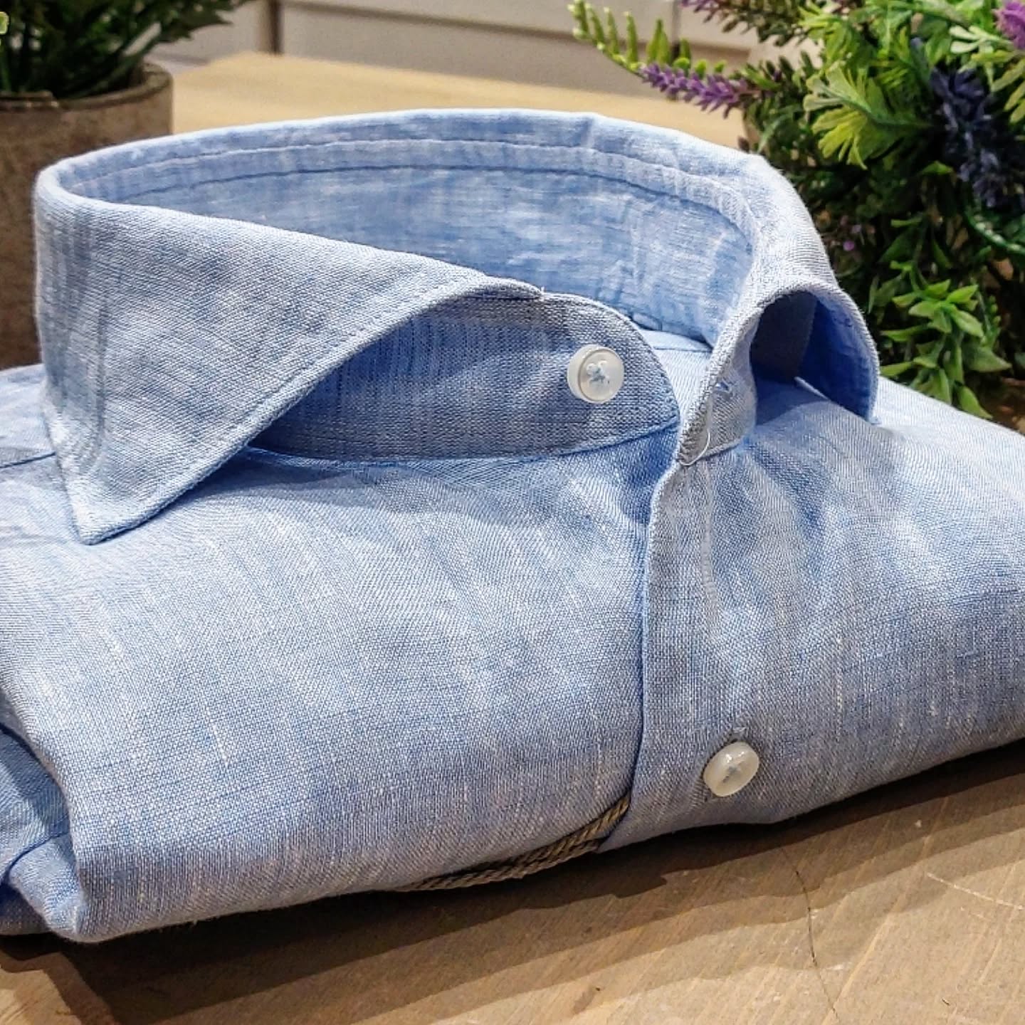 Camicia in Puro Lino Celeste Collo Francese Cutaway