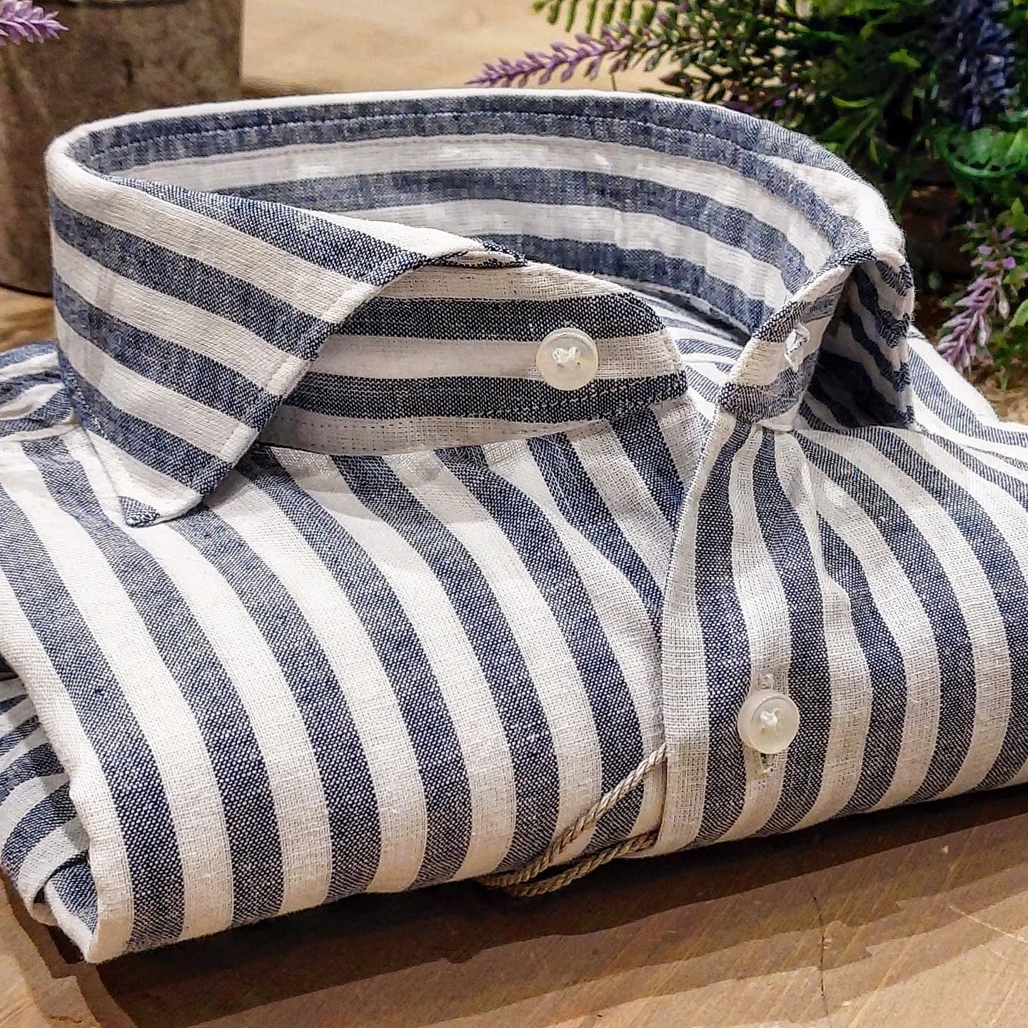 Camicia in Misto Lino Rigato Blu e Bianco Collo Francese Cutaway