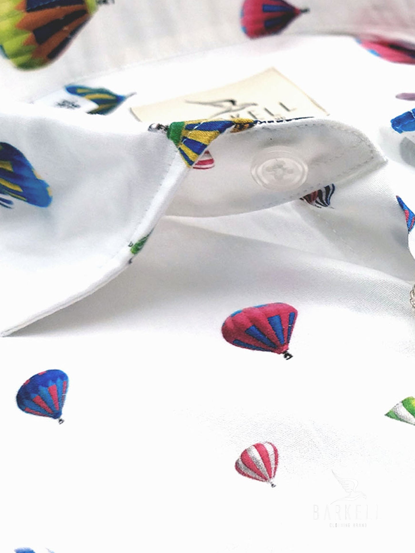 Camicia in Cotone Fantasia Mongolfiera Multicolore Fondo Bianco Collo Francese Piccolo