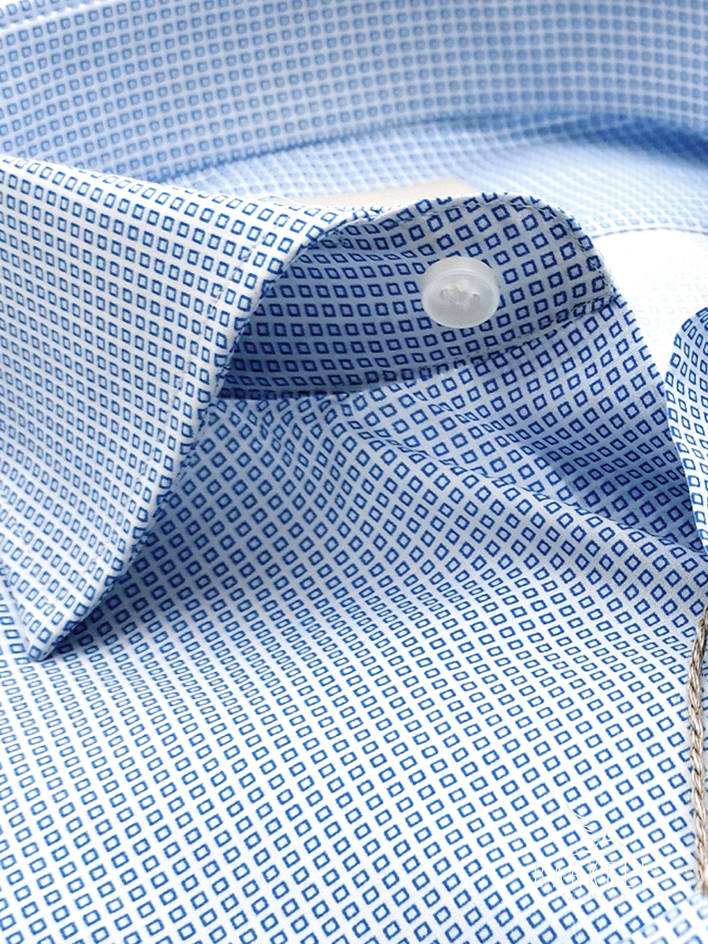 Camicia in Cotone Fantasia Geometrica Celeste Fondo Bianco Collo Francese