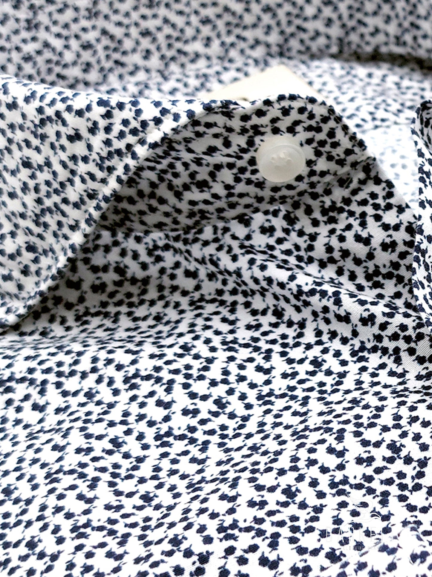 Camicia in Cotone Fantasia Fiorellini Blu Fondo Bianco Collo Francese Cutaway