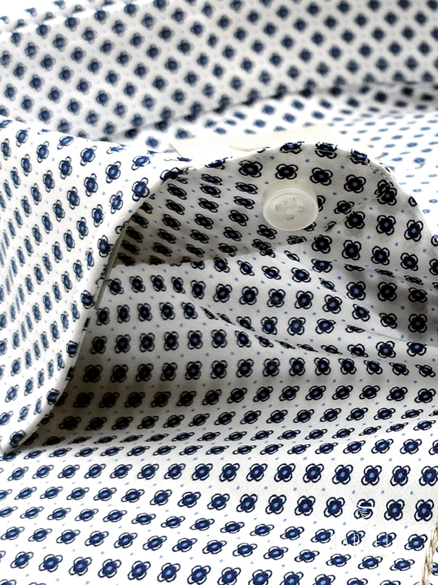 Camicia in Cotone Fantasia Fiorellino Blu Fondo Bianco Collo Francese