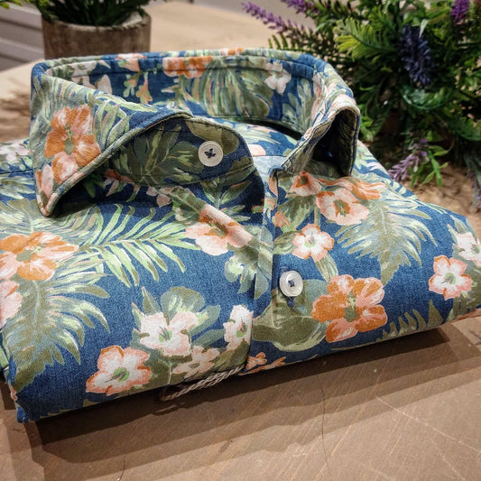 Camicia in Jeans Fantasia Fiori Tropicali Multicolore Fondo Stone Denim Chiaro Collo Francese Cutaway