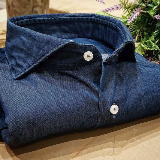 Camicia in Cotone Denim Lavato Color Jeans Medio Collo Francese Cutaway
