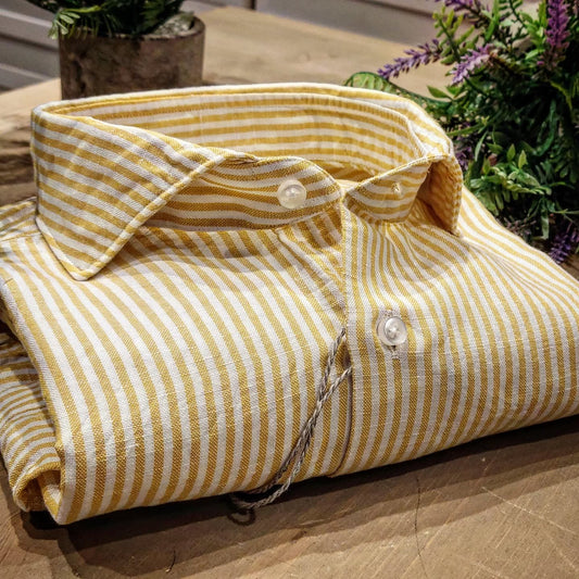 Camicia in Misto Lino Rigato Ocra e Bianco Collo Francese Cutaway