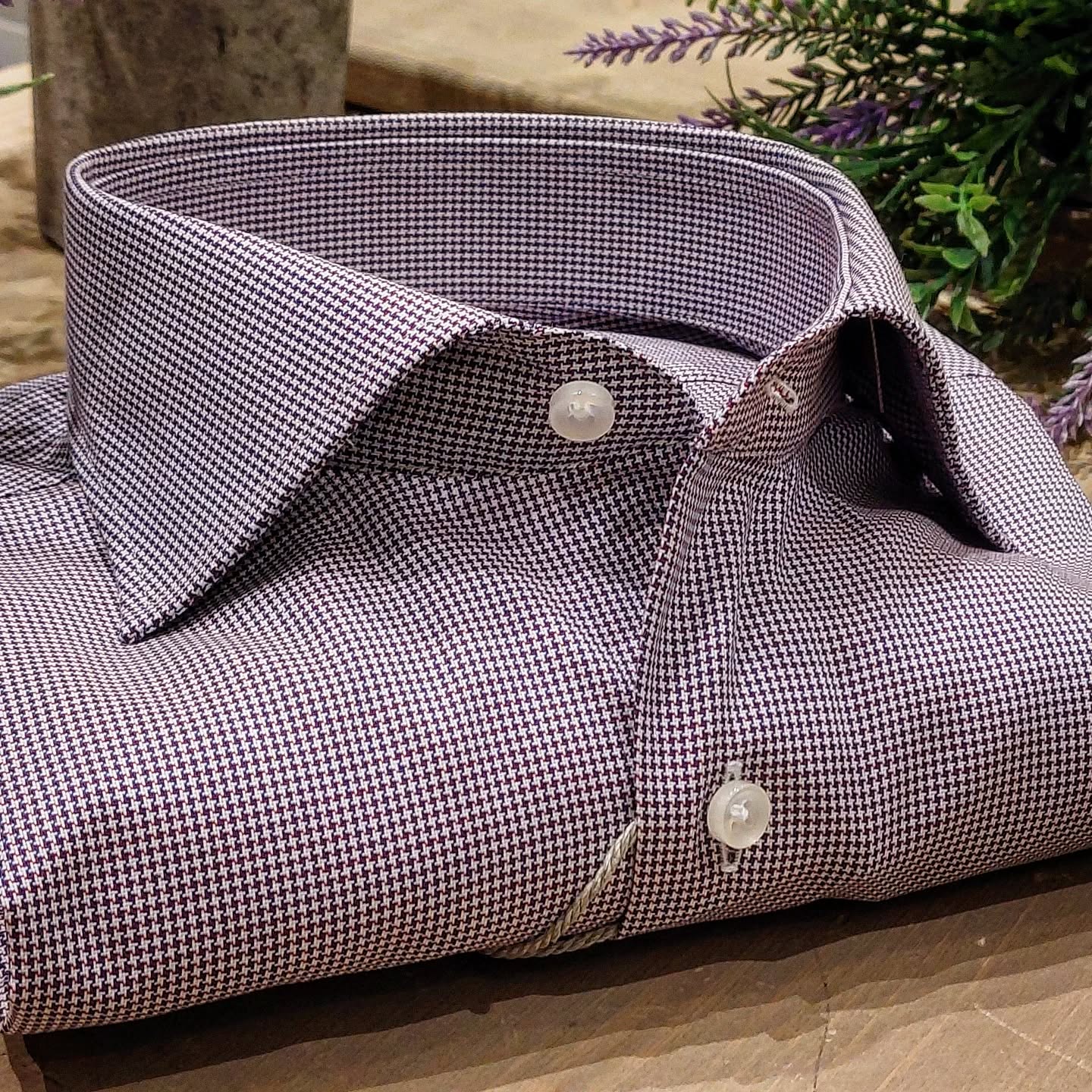 Camicia in Cotone Microfantasia Pied de Poule Bianca e Bordò Collo Francese