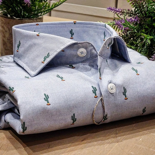 Camicia in Cotone Oxford Pinpoint Fantasia Cactus Verde Fondo Azzurro Collo Francese Spread