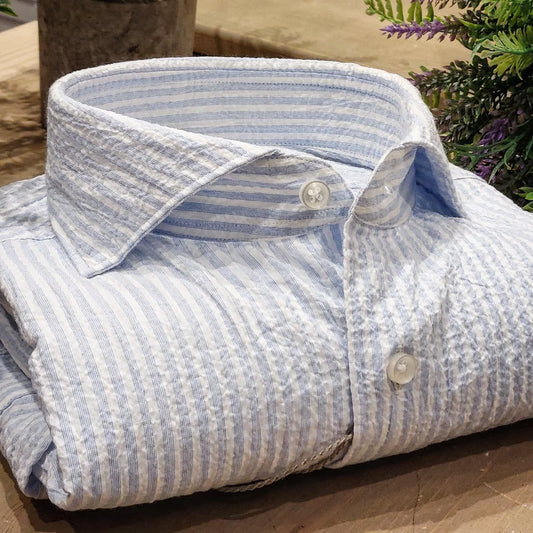 Camicia in Cotone Seersucker Rigata Celeste e Bianco Collo Francese Cutaway