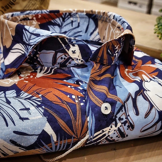 Camicia in Cotone Fantasia Palme Multicolore Fondo Blu Collo Francese Cutaway