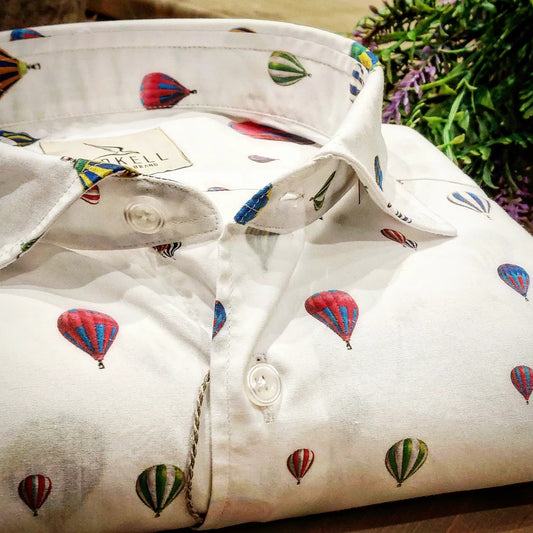 Camicia in Cotone Fantasia Mongolfiera Multicolore Fondo Bianco Collo Francese Piccolo