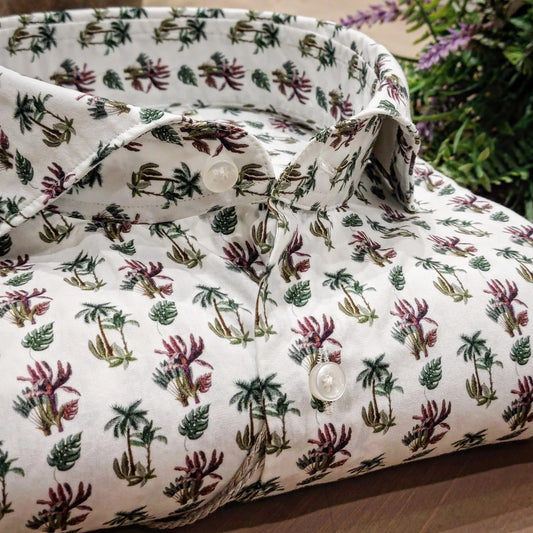 Camicia in Cotone Fantasia Palme Verdi Fondo Bianco Collo Francese Cutaway