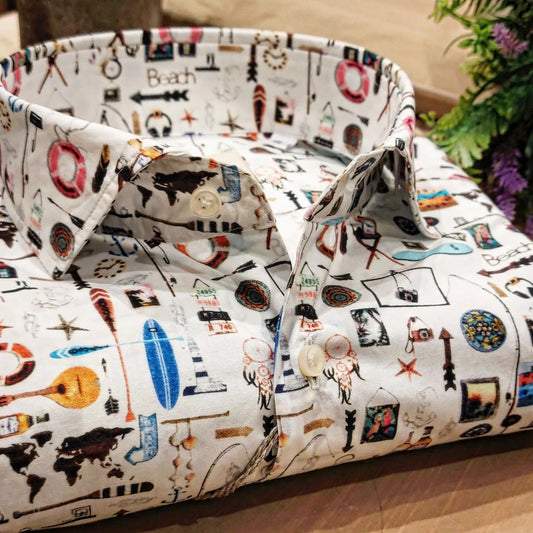 Camicia in Cotone Fantasia Objects Multicolore Fondo Bianco Collo Francese Spread