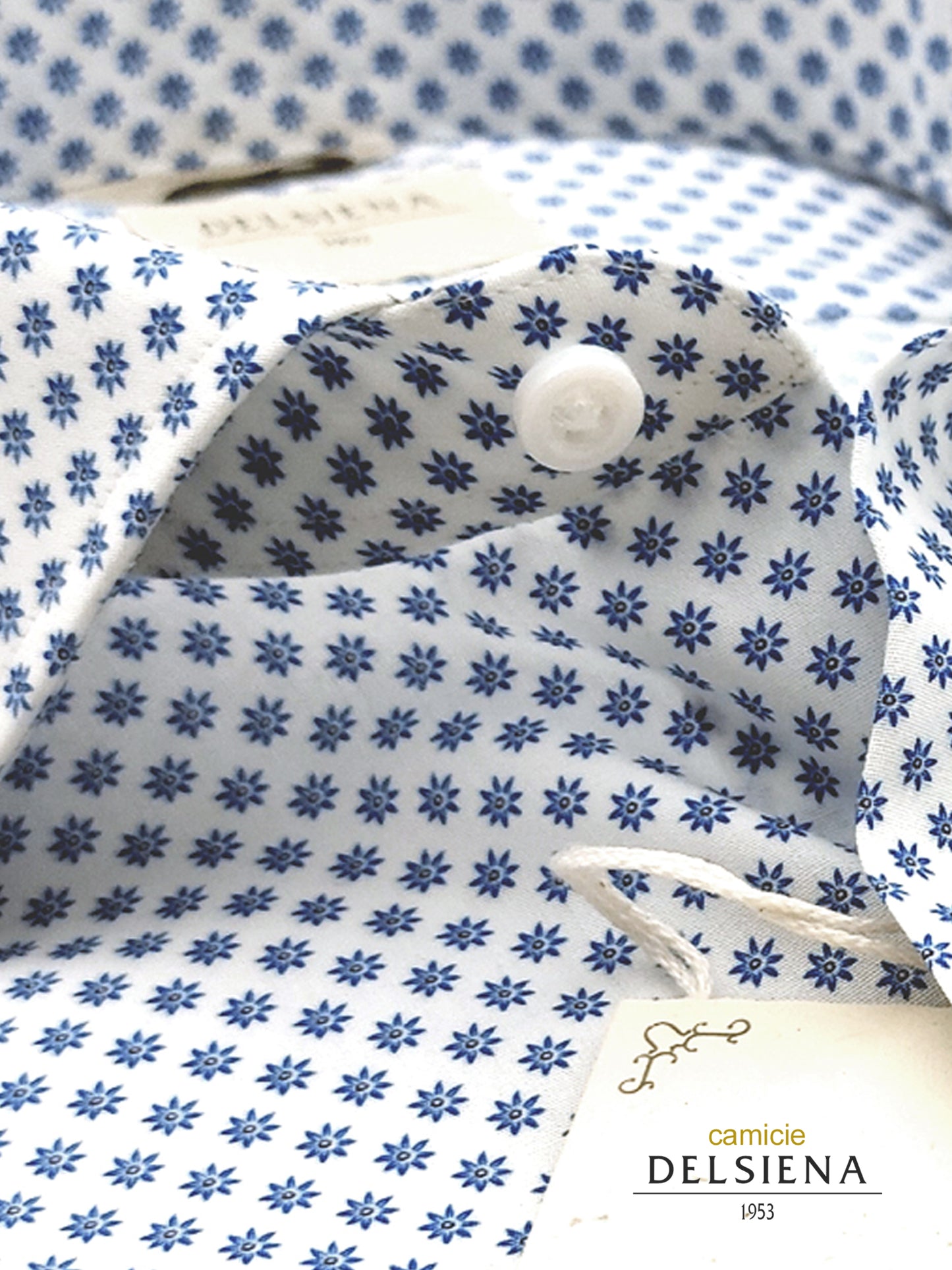 Camicia in Cotone Fantasia Fiore Azzurro Fondo Bianco Collo Francese